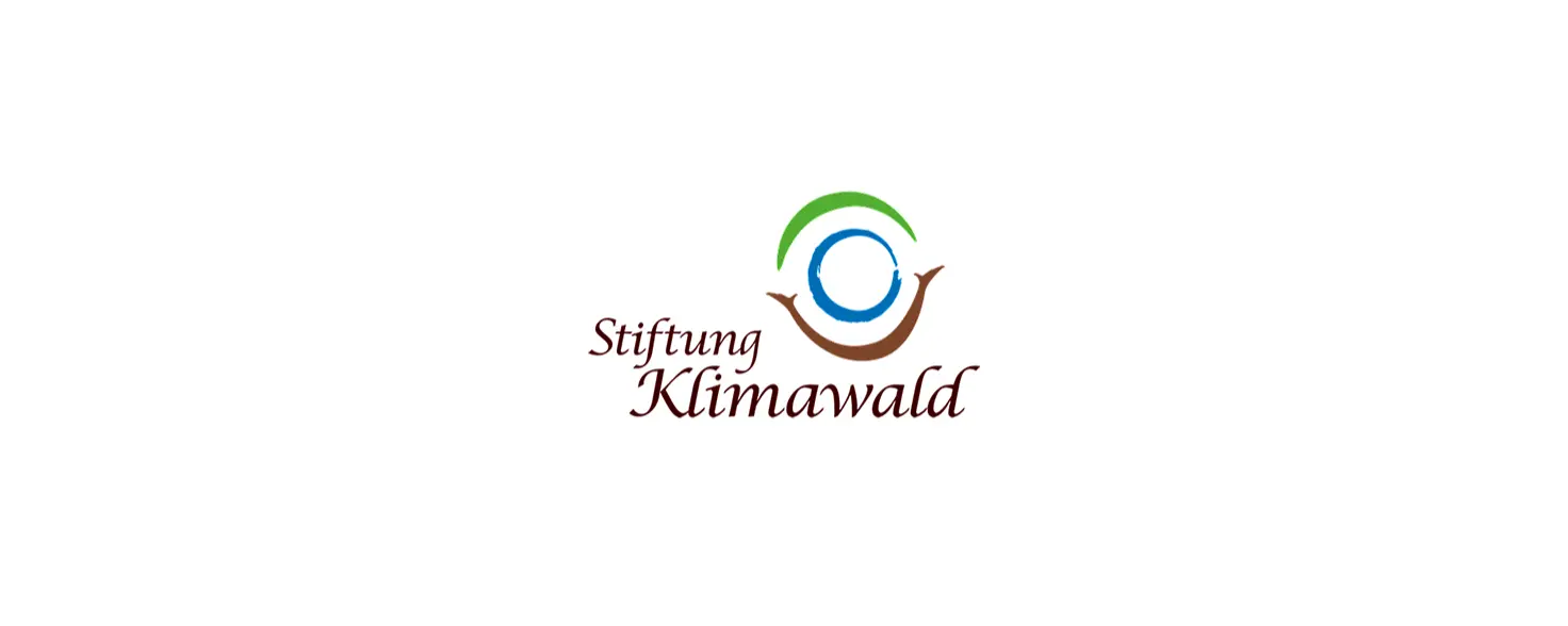 Logo Stiftung Klimawald mit grün, braun und blauen Halbkreisen