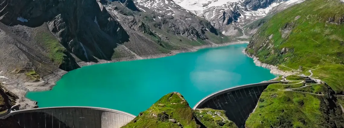 Panorama der Stauseetalsperre Mooserboden bei Kaprun, Österreich